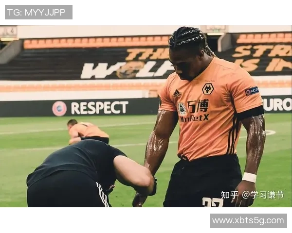 足球明星独家操作技巧揭秘视频助你提升球技水平与比赛表现